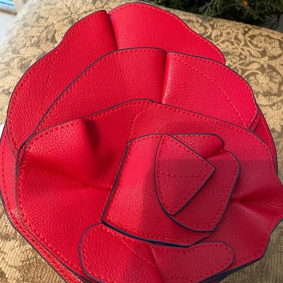 NWT Vera Bradley Disney  Limited Edition Beauty and The Beast Rose Cosmetic Bag - Picture 2 of 12